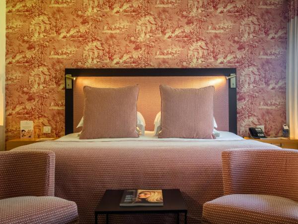 Les Manoirs de Tourgéville : photo 2 de la chambre chambre double - vue sur jardin