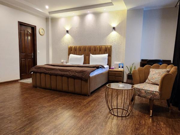 Hotel City Premier - Near Galleria Market , Super Mart-1 DLF Gurgaon : photo 3 de la chambre chambre double ou lits jumeaux exécutive