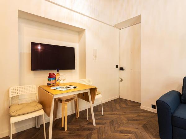 LE BOUDOIR AP4417 By Riviera Holiday Homes : photo 3 de la chambre appartement