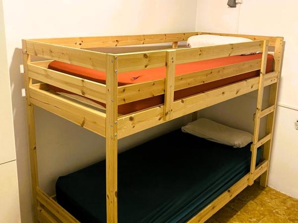 Alberg Els Andes : photo 2 de la chambre lit simple en dortoir