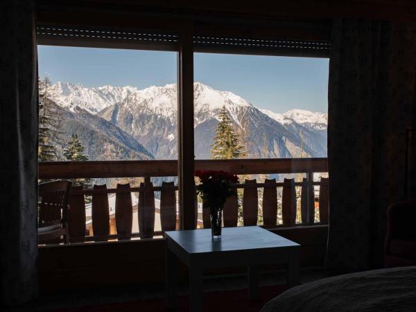 Le Chalet de Flore : photo 7 de la chambre chambre double avec balcon - vue sur montagnes