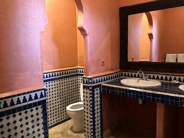 Palais Riad Berbère : photo 7 de la chambre portes coulissantes dans la suite familiale deluxe.