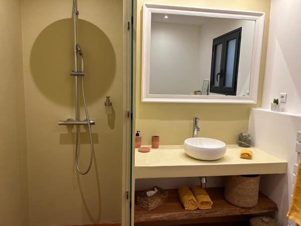 Chambre d'hôtes A Vadina Porticcio : photo 9 de la chambre chambre deluxe (2 adultes + 1 enfant)