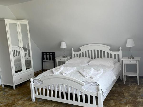 Willa 4 Pory Roku & Uznam : photo 3 de la chambre chambre double deluxe avec balcon