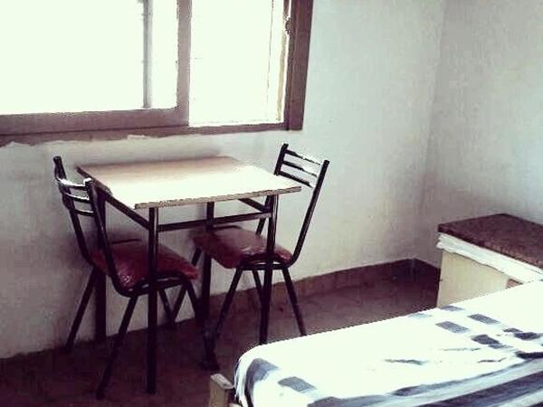 Budget Hotel : photo 1 de la chambre chambre double avec salle de bains commune