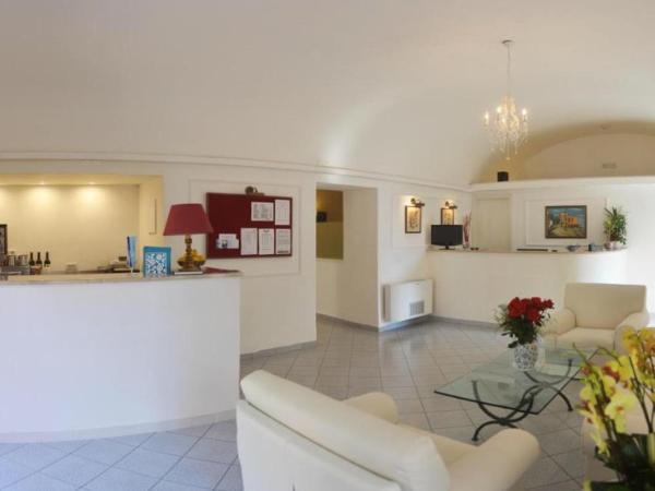 Multiproprietà Hotel Palatium Mari, con Terrazza vista mare e piscina : photo 1 de la chambre chambre quadruple - vue sur mer