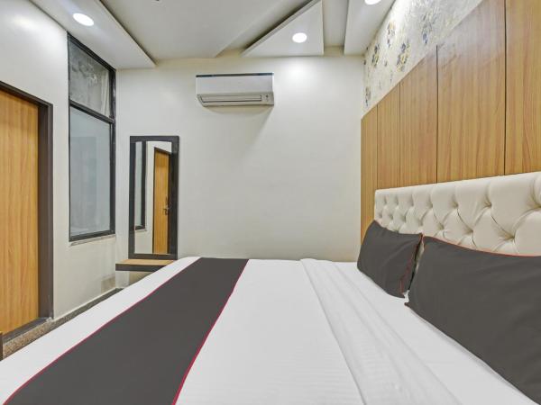 Super Collection O Hotel Greenleaf : photo 5 de la chambre chambre triple deluxe