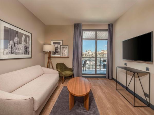 Radisson Blu Hotel Marseille Vieux Port : photo 1 de la chambre suite avec terrasse - vue sur port