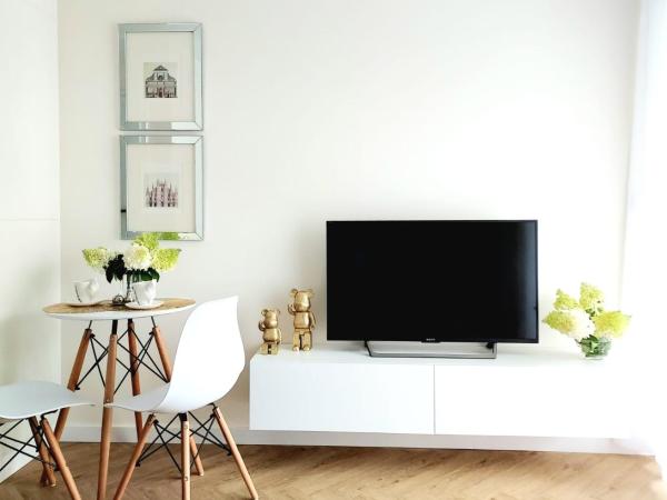 Royal Smart Apartments Cracow : photo 1 de la chambre chambre double avec balcon