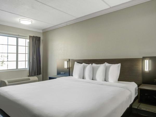 Motel 6 San Antonio, TX I-35 North Corridor : photo 1 de la chambre chambre lit king-size - non-fumeurs