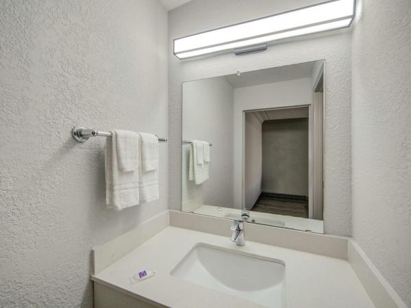 Motel 6 San Antonio, TX I-35 North Corridor : photo 6 de la chambre chambre lit king-size - non-fumeurs