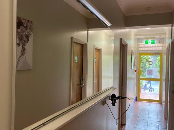 City Backpackers HQ : photo 4 de la chambre 5 share female dorm with a/c