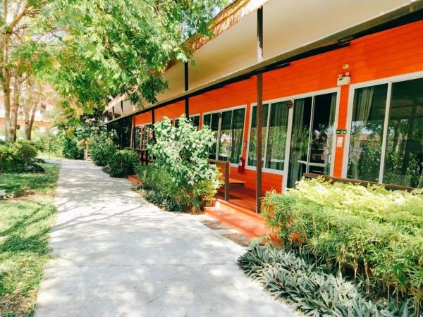 Aurora Resort Kanchanaburi : photo 9 de la chambre chambre lits jumeaux standard