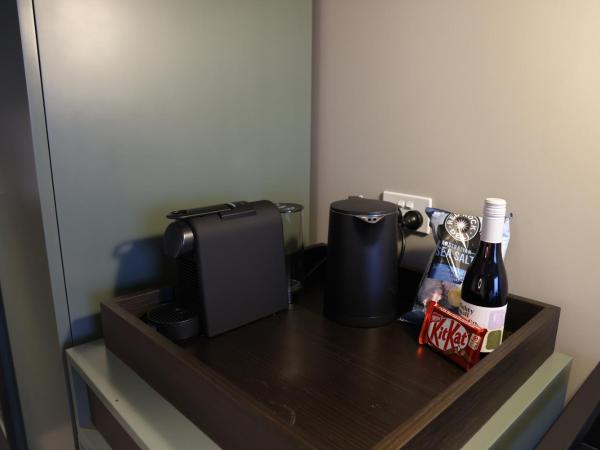Novotel Melbourne Airport : photo 8 de la chambre accessible superior room with 1 king size bed