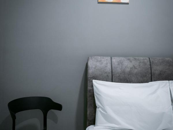 Aayu Muntri : photo 3 de la chambre chambre lit queen-size avec salle de bains commune