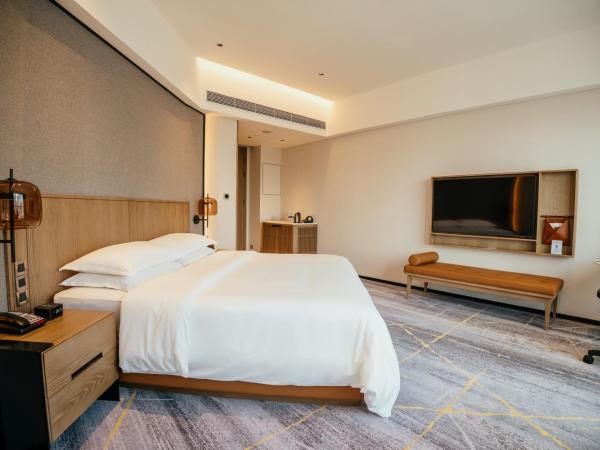 Sheraton Guangzhou Hotel : photo 4 de la chambre chambre d'angle lit king-size grand deluxe - vue sur ville