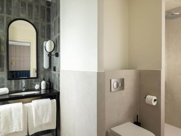 Hotel Grand Coeur Latin : photo 6 de la chambre chambre double supérieure