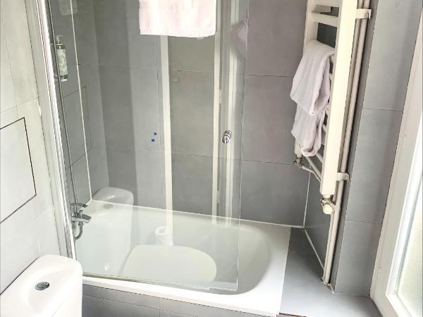 Hipotel Paris Belgrand Mairie du 20ème : photo 5 de la chambre chambre simple