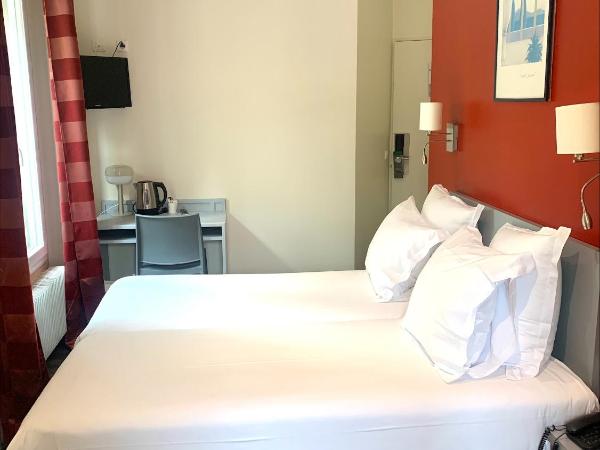 Hipotel Paris Belgrand Mairie du 20ème : photo 5 de la chambre chambre lits jumeaux