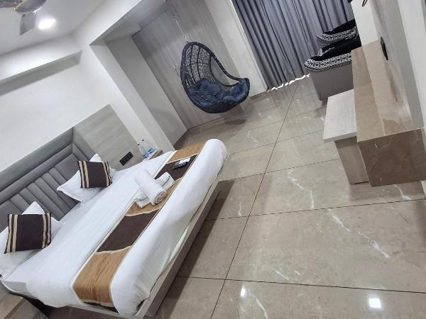 HOTEL R K VILLA : photo 8 de la chambre suite deluxe avec lit king-size