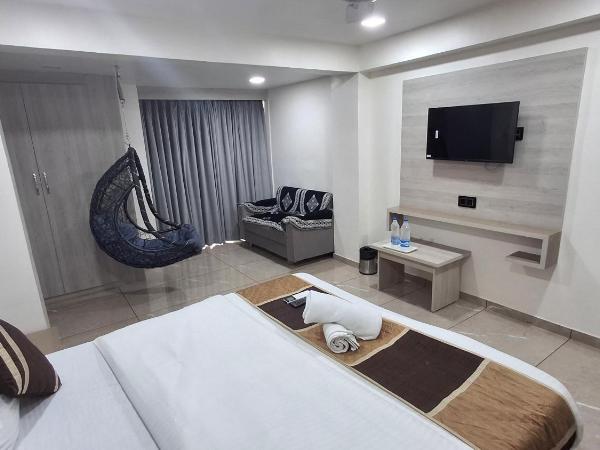 HOTEL R K VILLA : photo 9 de la chambre suite deluxe avec lit king-size