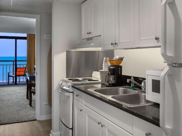 Best Western Ocean Sands Beach Resort : photo 3 de la chambre chambre avec 2 lits queen-size et canapé-lit - non-fumeurs/côté océan