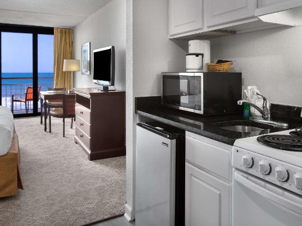 Best Western Ocean Sands Beach Resort : photo 1 de la chambre suite lit king-size - vue sur océan