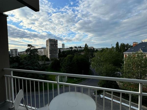 Appart' Hôtel Fauriel Saint Etienne avec parking : photo 4 de la chambre appartement 1 chambre avec balcon