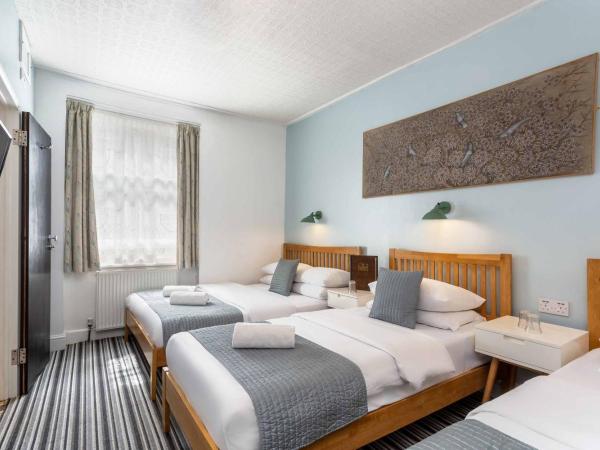 St Athans Hotel : photo 3 de la chambre chambre quadruple avec salle de bains privative