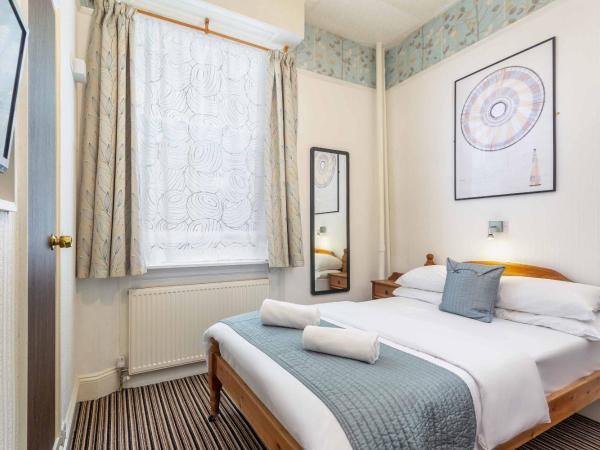 St Athans Hotel : photo 6 de la chambre chambre double avec salle de bains privative