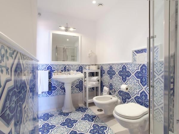 La Casa dell'Orologio - MAIN SQUARE : photo 4 de la chambre chambre double ou lits jumeaux avec balcon