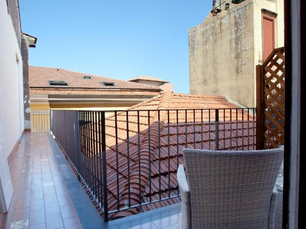 La Casa dell'Orologio - MAIN SQUARE : photo 3 de la chambre chambre double ou lits jumeaux avec balcon