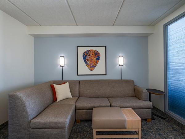 Hyatt Place Austin Arboretum Domain Area : photo 1 de la chambre chambre avec 2 lits doubles et canapé-lit