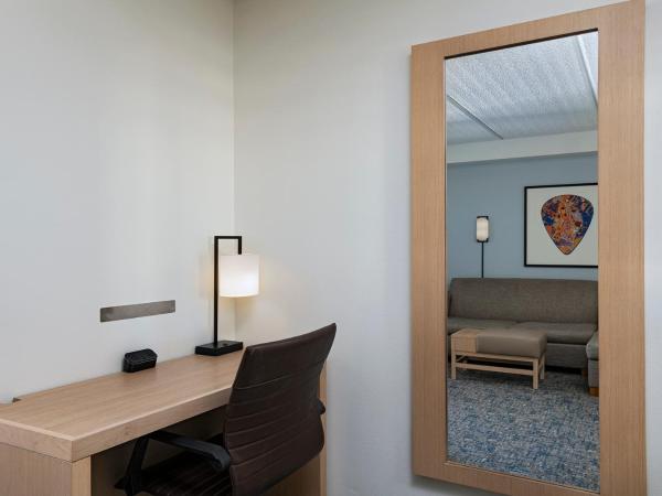 Hyatt Place Austin Arboretum Domain Area : photo 2 de la chambre chambre avec 2 lits doubles et canapé-lit