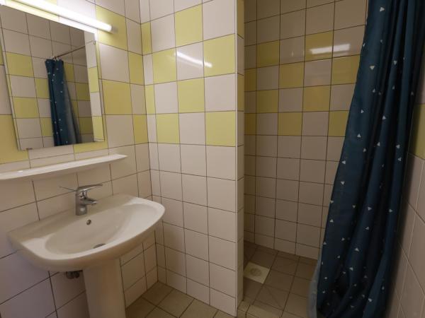 Auberge de Jeunesse de Mulhouse : photo 1 de la chambre chambre familiale avec 4 lits (2 adultes + 2 enfants)