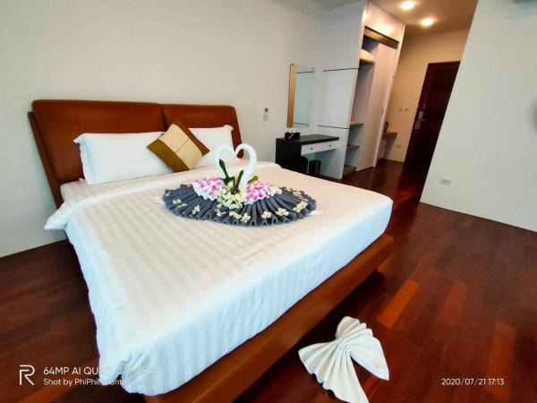 Phi Phi Mountain Beach Resort SHA Certified : photo 2 de la chambre chambre de luxe - vue sur piscine