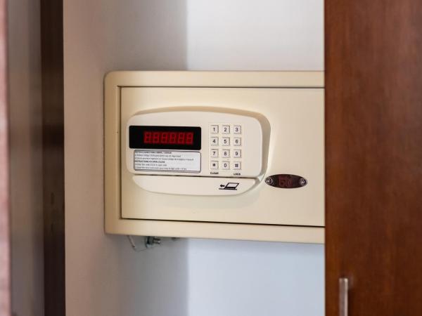 The Paramar Beachfront Boutique Hotel With Breakfast Included - Downtown Malecon : photo 9 de la chambre suite - vue sur ville