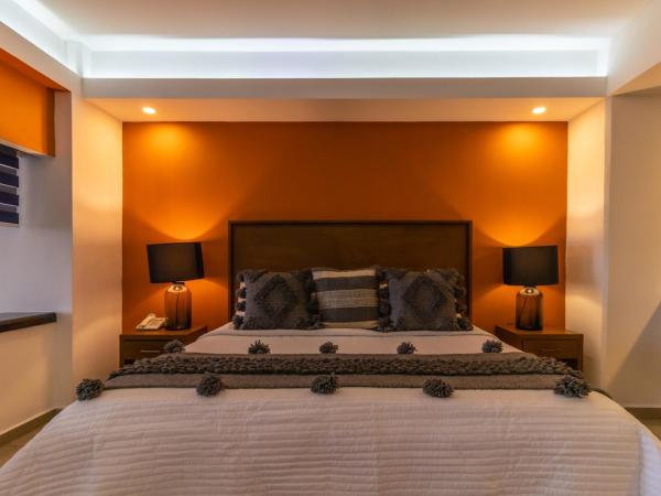 The Paramar Beachfront Boutique Hotel With Breakfast Included - Downtown Malecon : photo 6 de la chambre suite master premium master côté plage avec 2 lits queen-size et 1 lit king-size