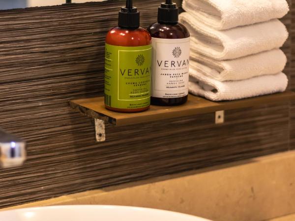 The Paramar Beachfront Boutique Hotel With Breakfast Included - Downtown Malecon : photo 7 de la chambre grande suite deluxe avec 2 lits king-size - vue sur océan