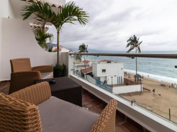 The Paramar Beachfront Boutique Hotel With Breakfast Included - Downtown Malecon : photo 7 de la chambre suite master premium master côté plage avec 2 lits queen-size et 1 lit king-size