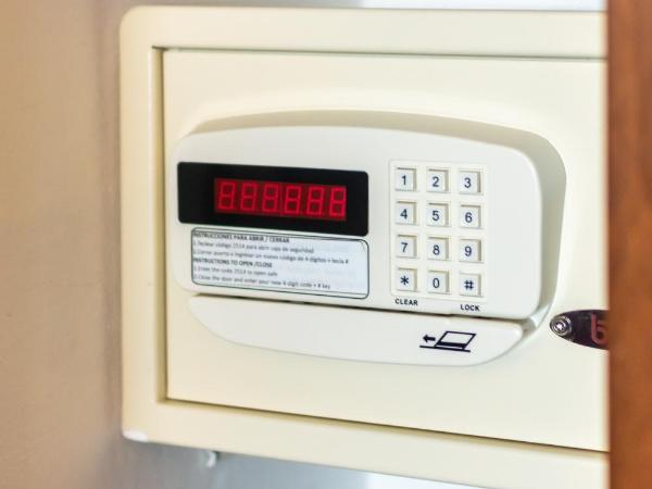 The Paramar Beachfront Boutique Hotel With Breakfast Included - Downtown Malecon : photo 10 de la chambre suite junior avec lit king-size - vue sur océan