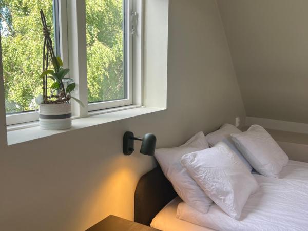 Central Guest House - Bedroom with en suite Bathroom : photo 4 de la chambre chambre double avec salle de bains privative