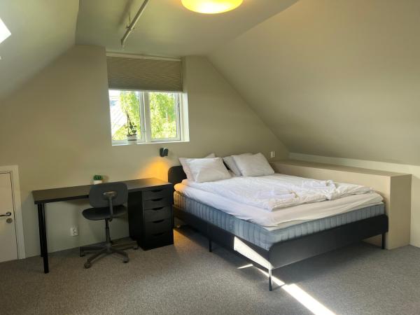 Central Guest House - Bedroom with en suite Bathroom : photo 2 de la chambre chambre double avec salle de bains privative