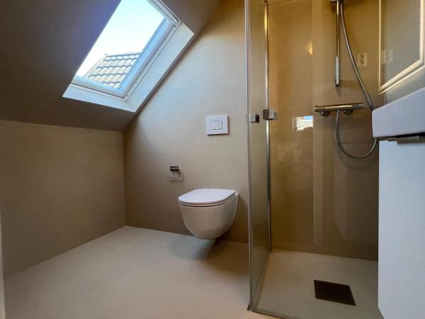 Central Guest House - Bedroom with en suite Bathroom : photo 7 de la chambre chambre double avec salle de bains privative