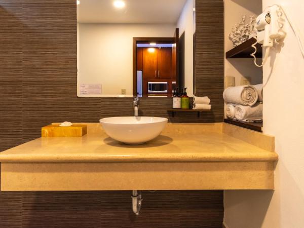 The Paramar Beachfront Boutique Hotel With Breakfast Included - Downtown Malecon : photo 5 de la chambre grande suite double avec 2 lits queen-size - vue sur océan