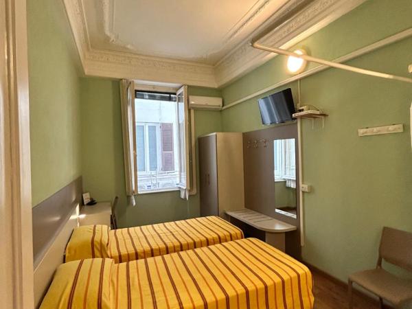 Hotel Barone : photo 10 de la chambre chambre double ou lits jumeaux avec douche