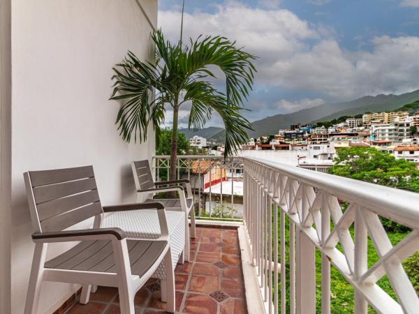 The Paramar Beachfront Boutique Hotel With Breakfast Included - Downtown Malecon : photo 5 de la chambre suite - vue sur ville