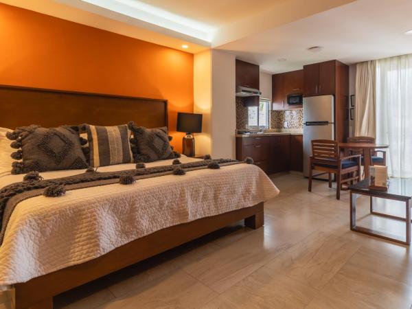 The Paramar Beachfront Boutique Hotel With Breakfast Included - Downtown Malecon : photo 2 de la chambre suite - vue sur ville