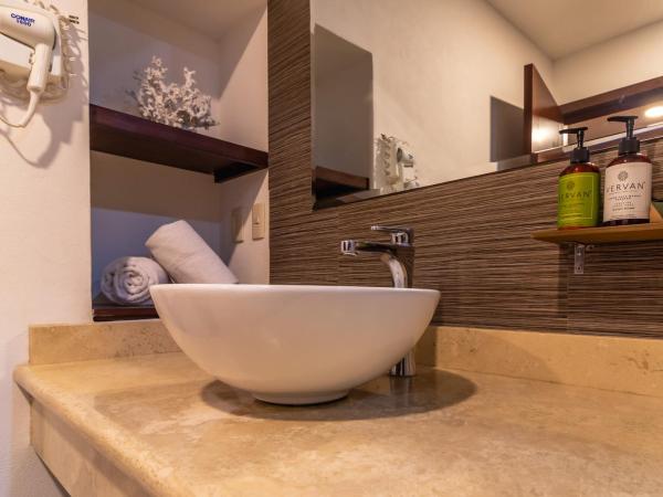 The Paramar Beachfront Boutique Hotel With Breakfast Included - Downtown Malecon : photo 4 de la chambre suite junior avec lit king-size - vue sur océan