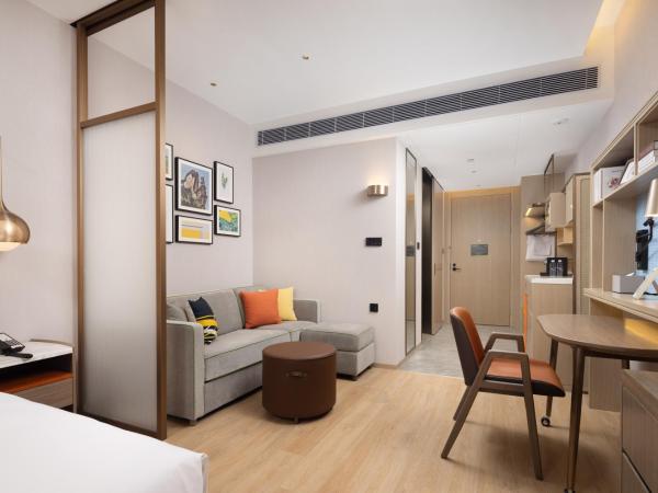 Home2 Suite by Hilton Dongguan Shipai : photo 2 de la chambre chambre double standard